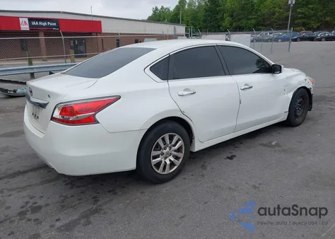 2015 Nissan Altima 2.5 S z USA, uszkodzony, nr VIN 1N4AL3AP8FC267389